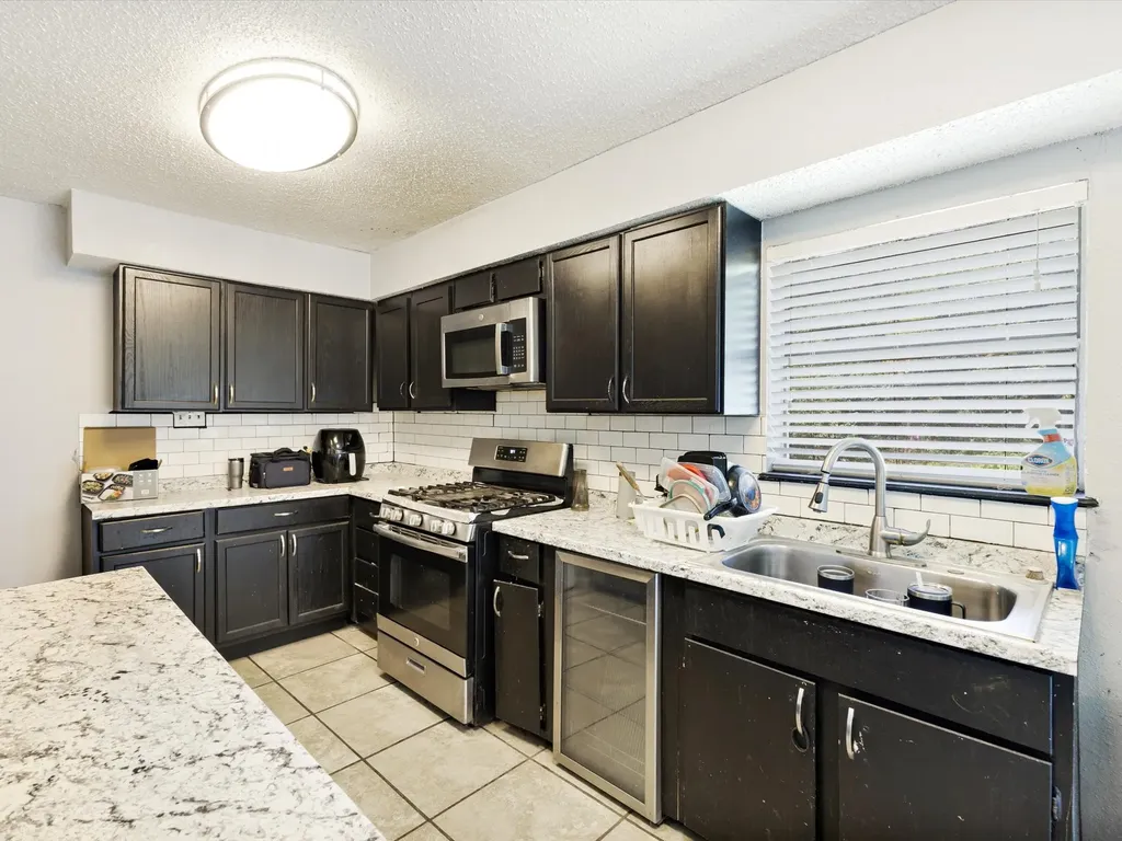706 N Carrier Parkway Grand Prairie TX 75050