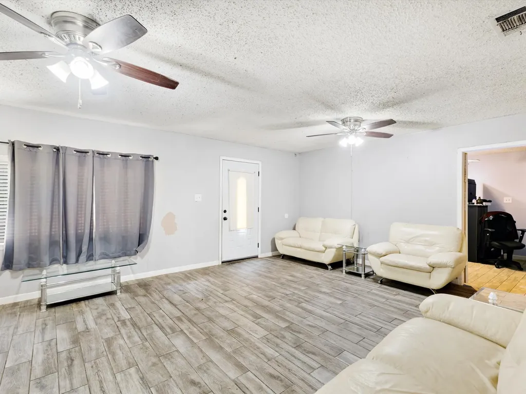 706 N Carrier Parkway Grand Prairie TX 75050