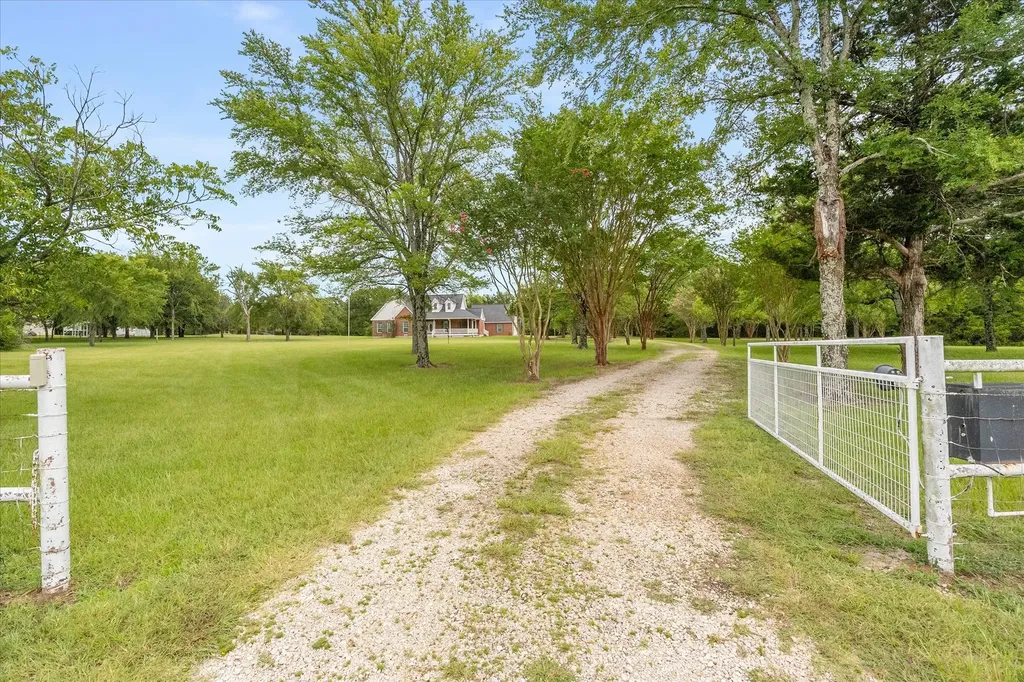 10495 Holly Creek Road Terrell TX 75160