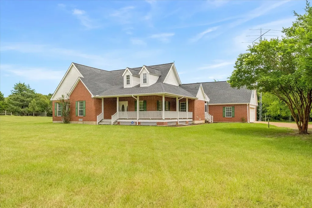 10495 Holly Creek Road Terrell TX 75160