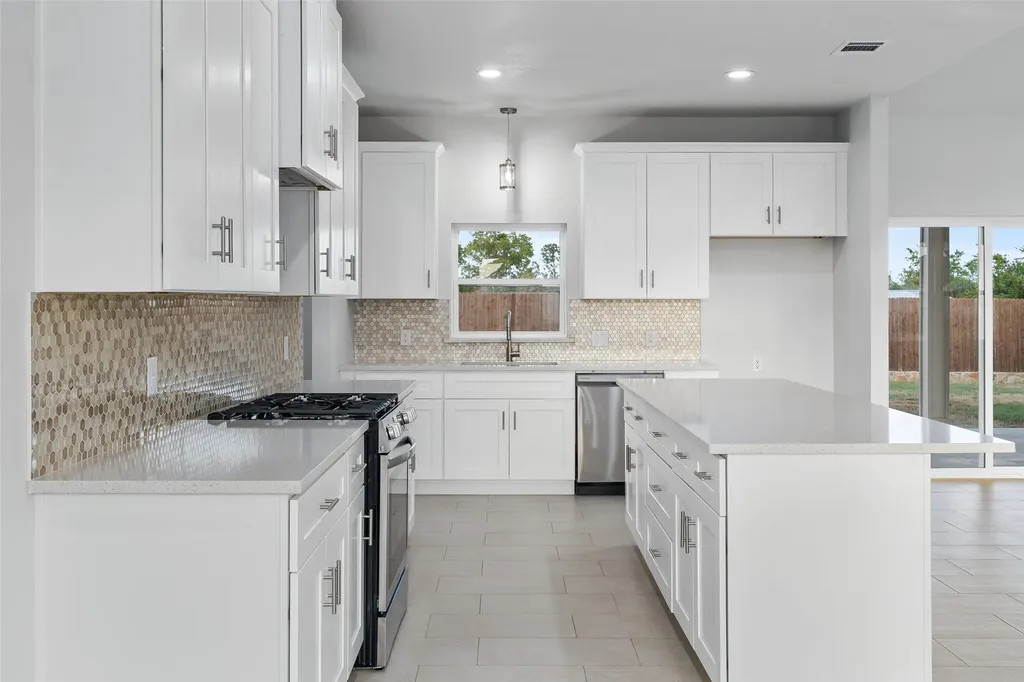 548 Highview Court Godley TX 76044