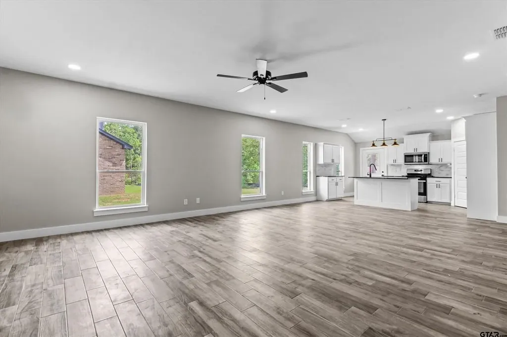 16134 Crossing Circle Lindale TX 75771