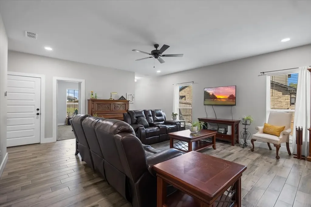 16134 Crossing Circle Lindale TX 75771