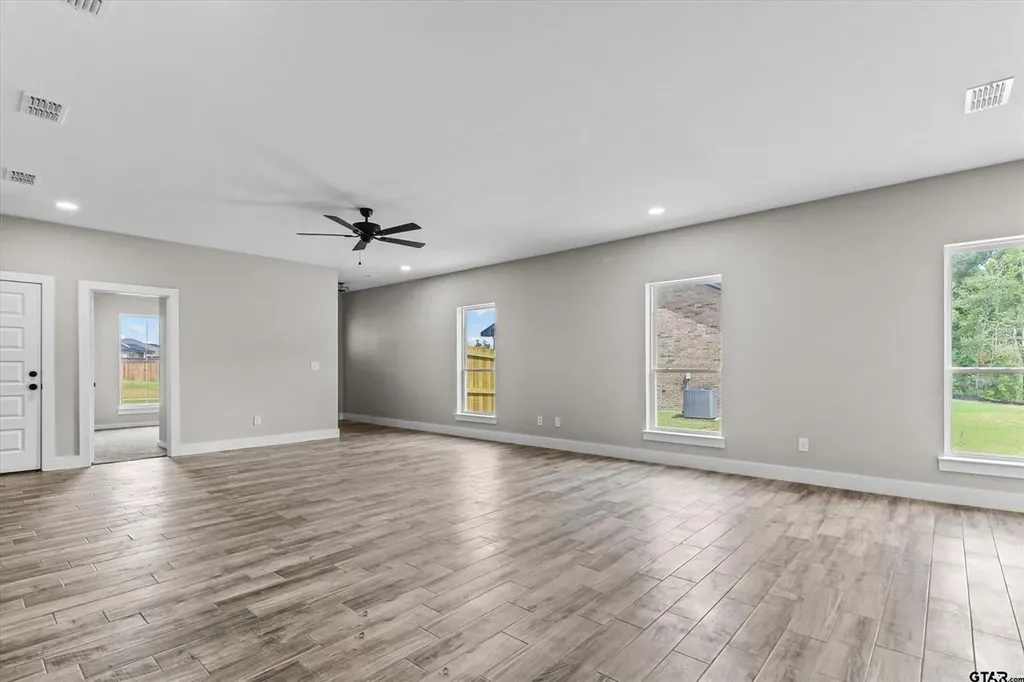 16134 Crossing Circle Lindale TX 75771