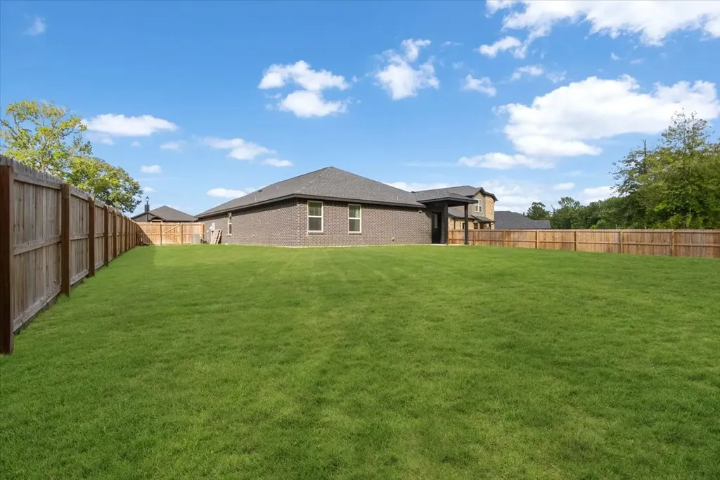 16134 Crossing Circle Lindale TX 75771