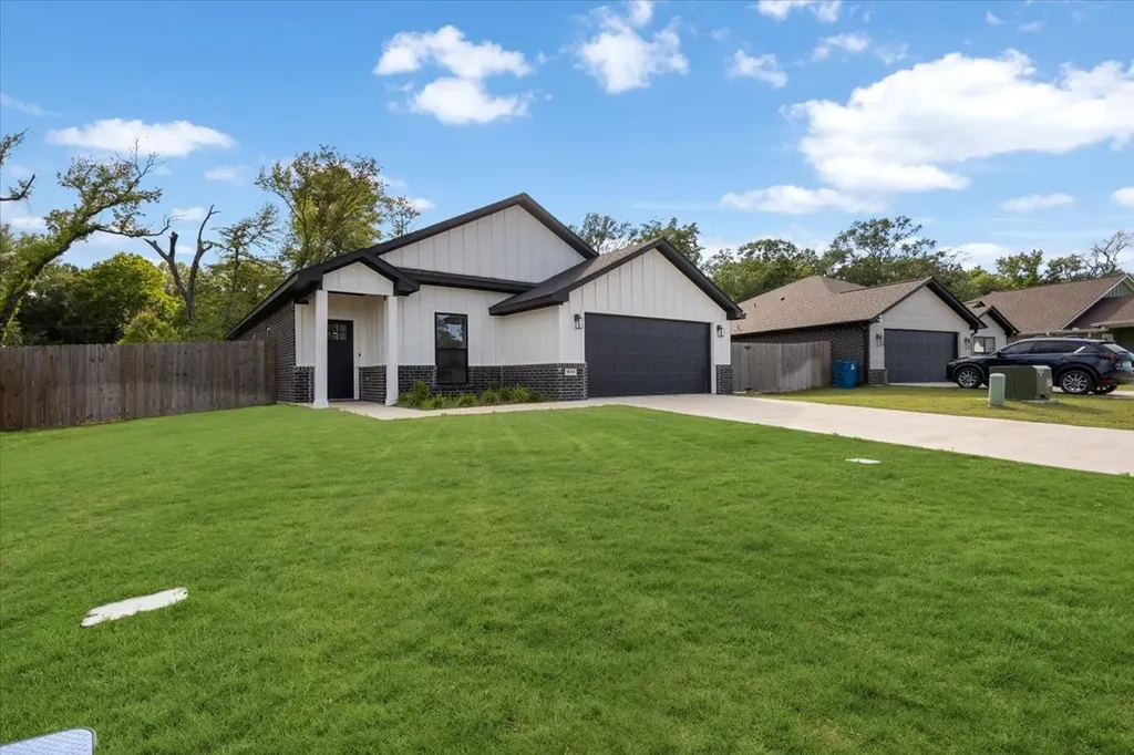 16134 Crossing Circle Lindale TX 75771