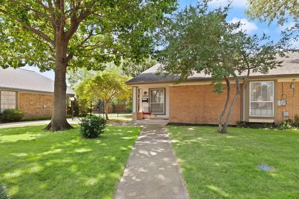 13752 Flagstone Lane Dallas TX 75240