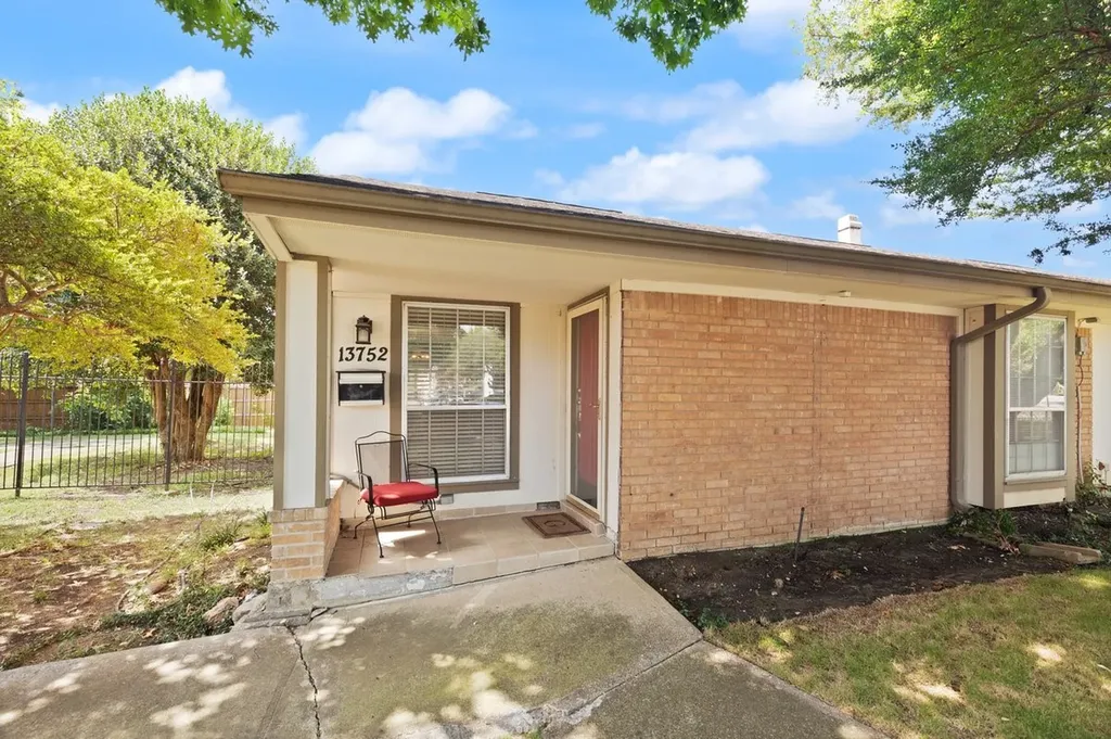 13752 Flagstone Lane Dallas TX 75240