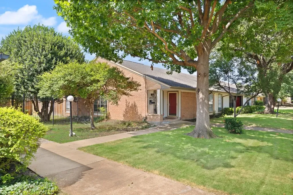 13752 Flagstone Lane Dallas TX 75240