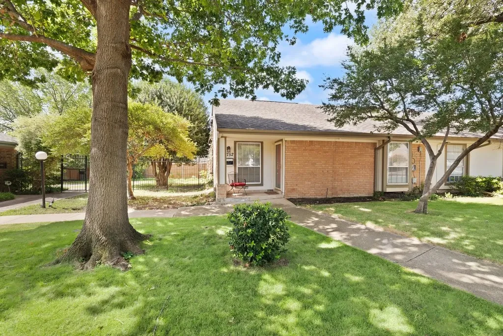 13752 Flagstone Lane Dallas TX 75240