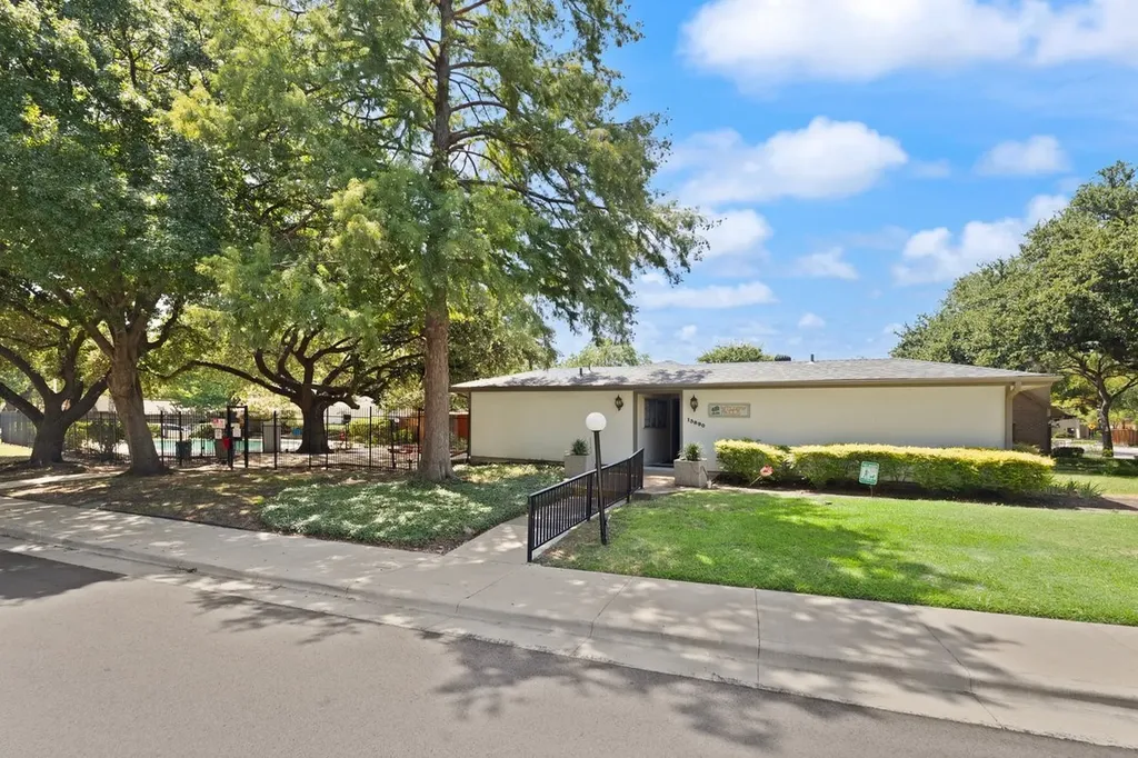 13752 Flagstone Lane Dallas TX 75240