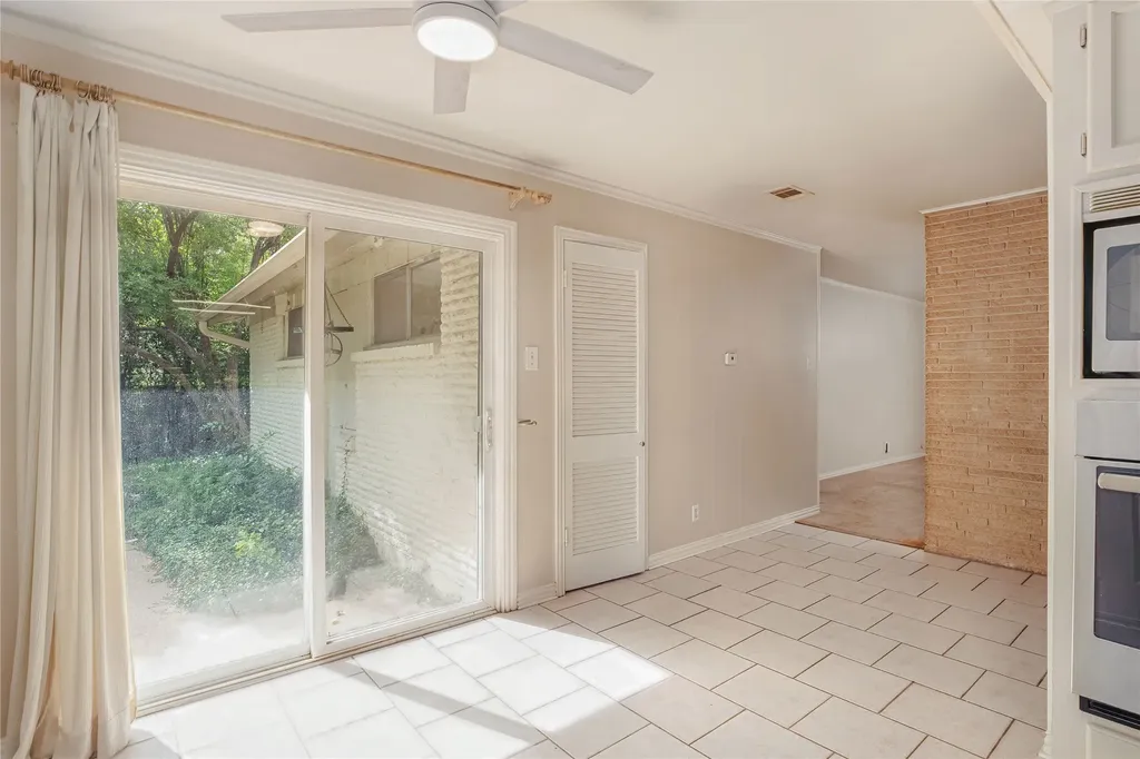 1206 Farnham Court E Irving TX 75062