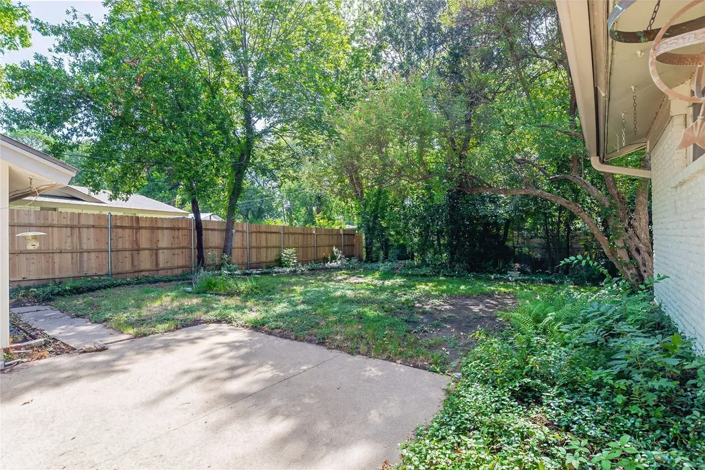 1206 Farnham Court E Irving TX 75062