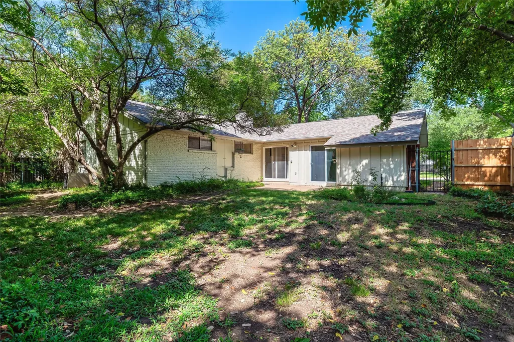 1206 Farnham Court E Irving TX 75062