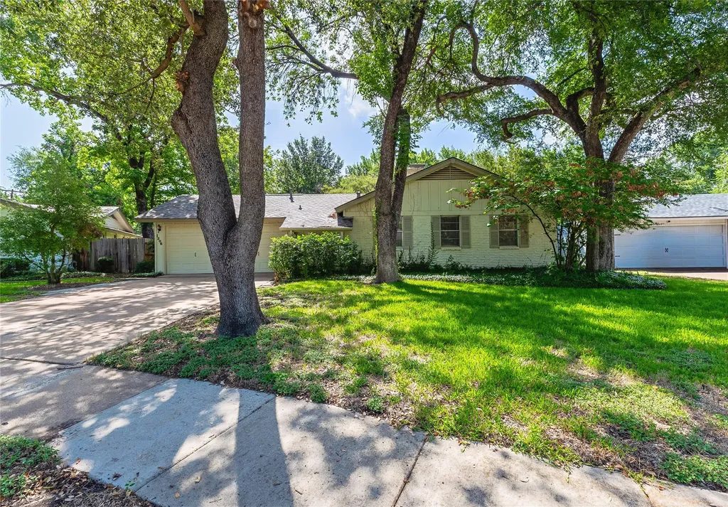 1206 Farnham Court E Irving TX 75062