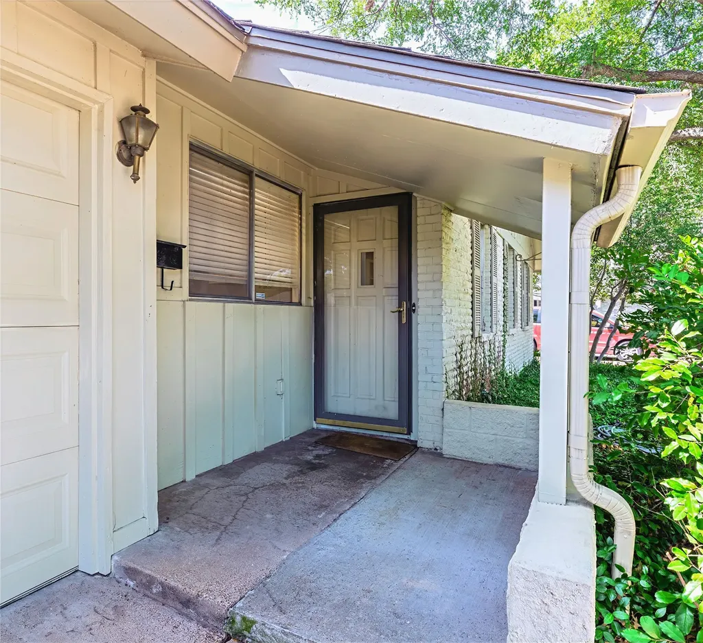 1206 Farnham Court E Irving TX 75062