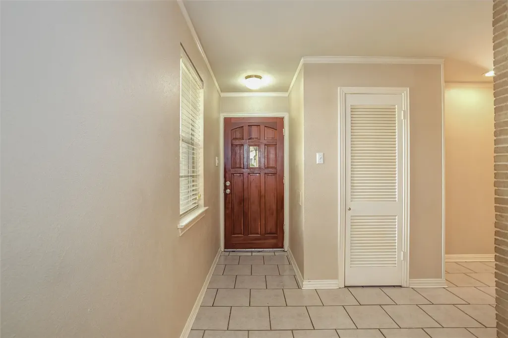 1206 Farnham Court E Irving TX 75062