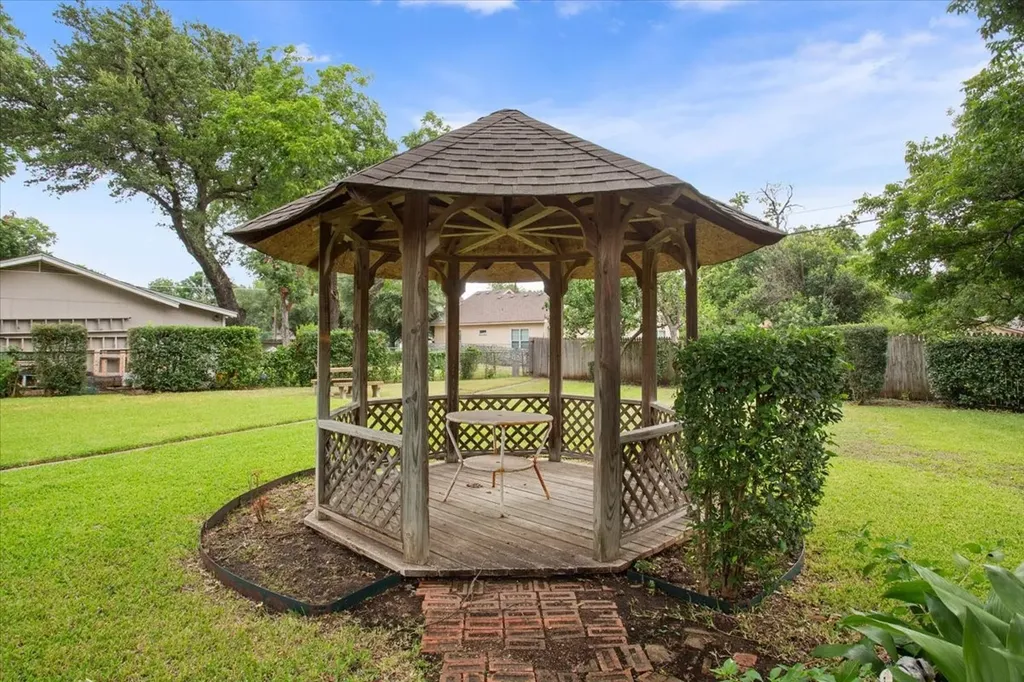 204 N Marable Street West TX 76691
