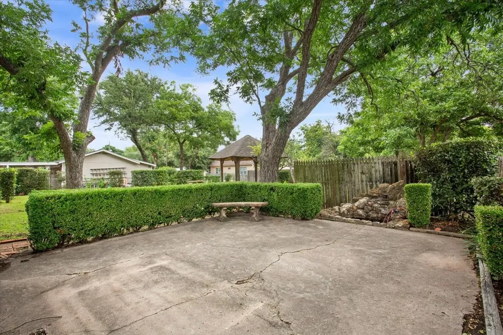 204 N Marable Street West TX 76691