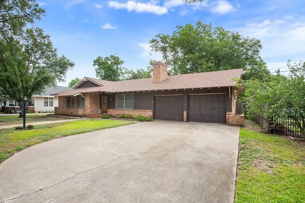 204 N Marable Street West TX 76691