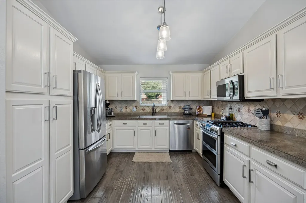 2732 Bay Meadows Circle Farmers Branch TX 75234