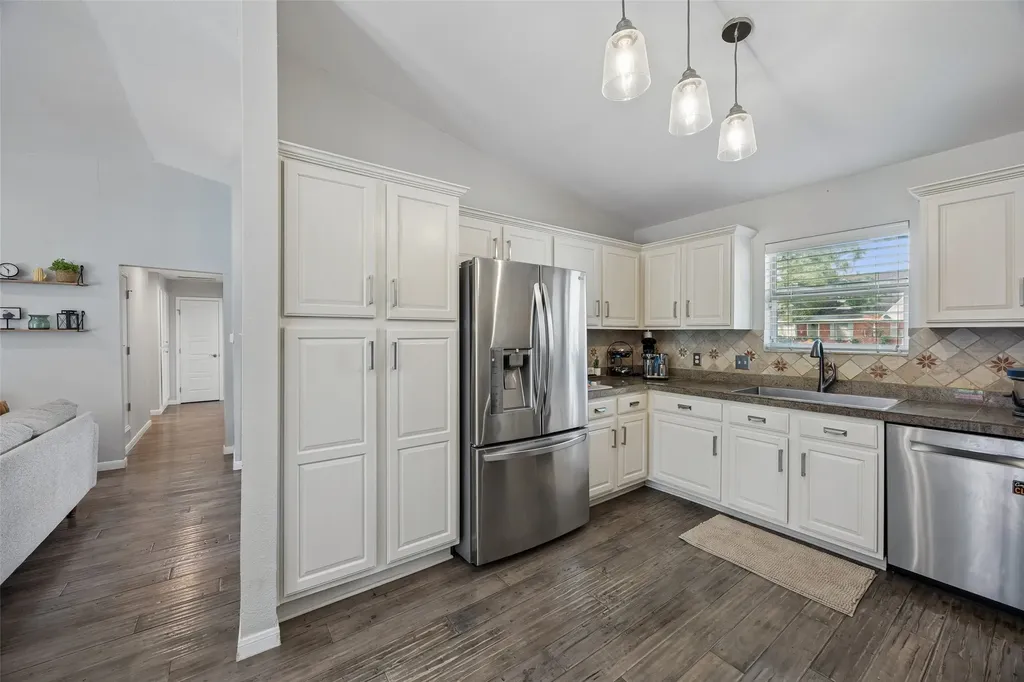 2732 Bay Meadows Circle Farmers Branch TX 75234
