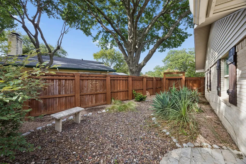 2732 Bay Meadows Circle Farmers Branch TX 75234