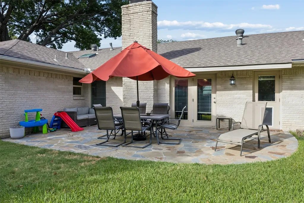 2732 Bay Meadows Circle Farmers Branch TX 75234