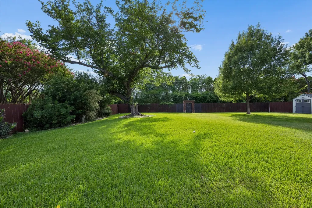 2732 Bay Meadows Circle Farmers Branch TX 75234