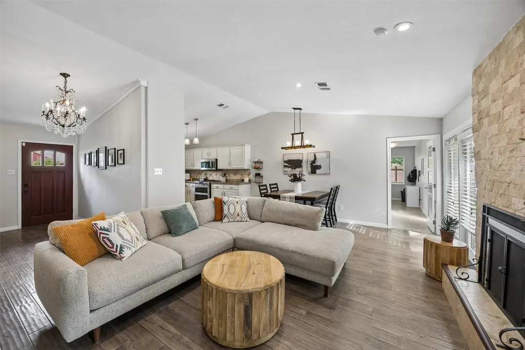 2732 Bay Meadows Circle Farmers Branch TX 75234