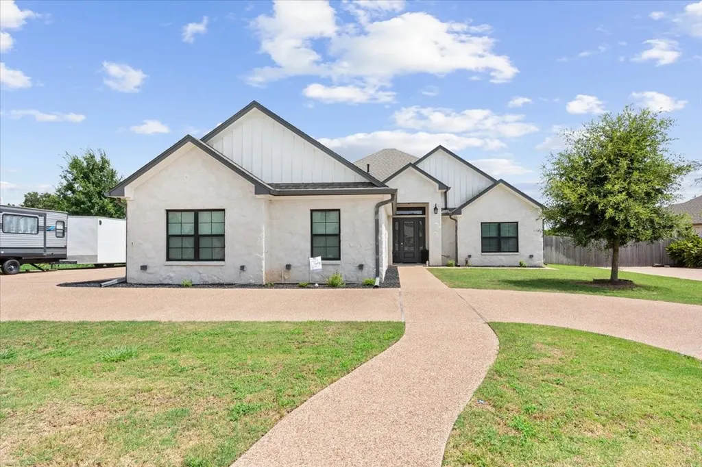 205 Fox Run Lane Robinson TX 76706