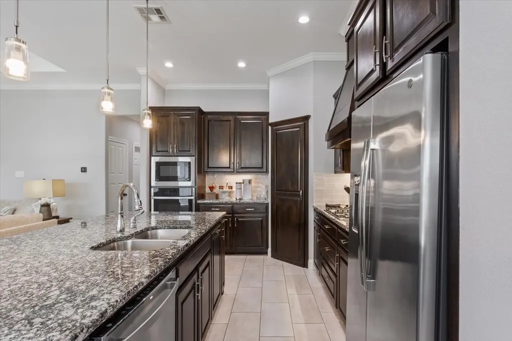 205 Fox Run Lane Robinson TX 76706