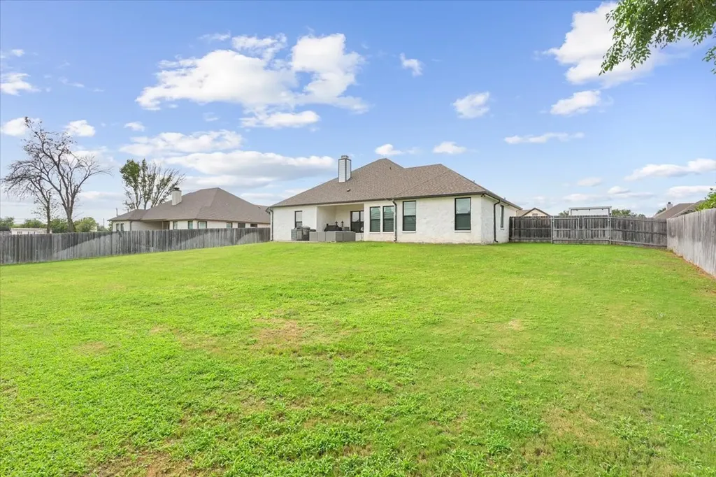205 Fox Run Lane Robinson TX 76706