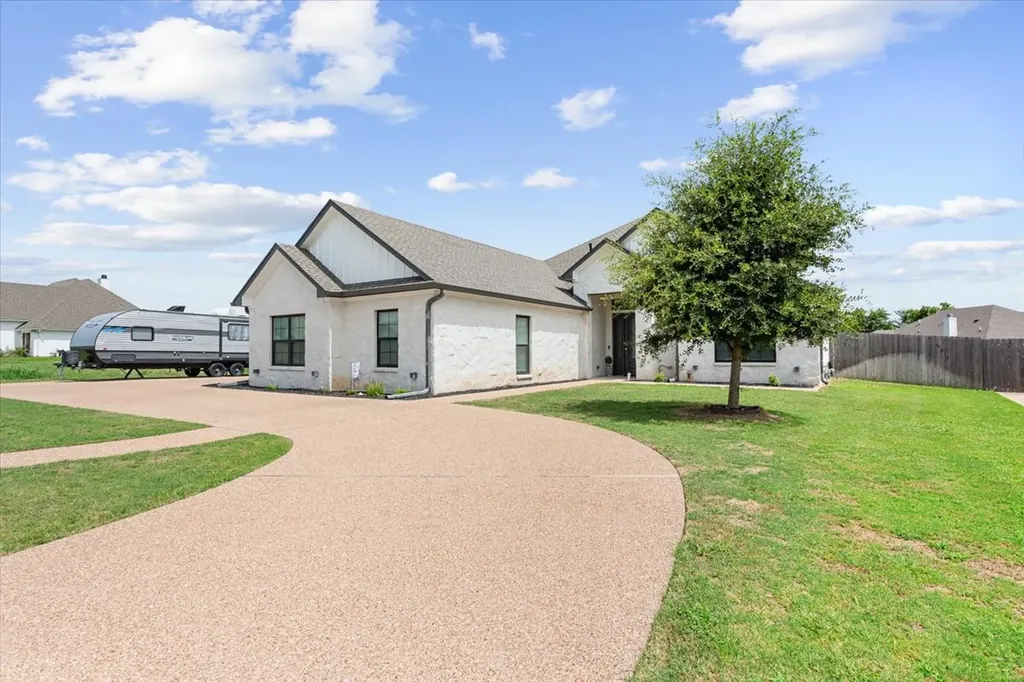 205 Fox Run Lane Robinson TX 76706