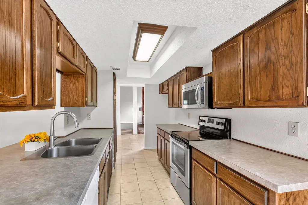 3302 Ivanhoe Lane Garland TX 75044