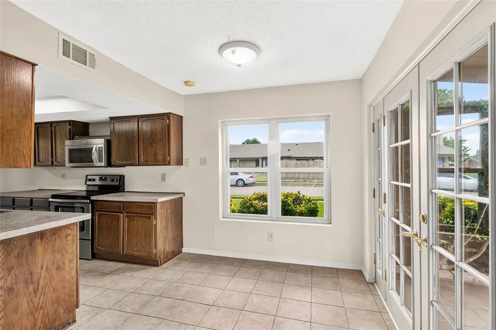 3302 Ivanhoe Lane Garland TX 75044