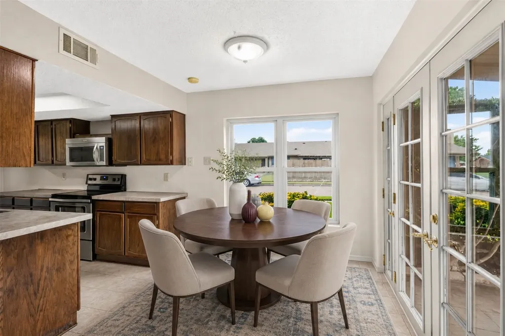 3302 Ivanhoe Lane Garland TX 75044