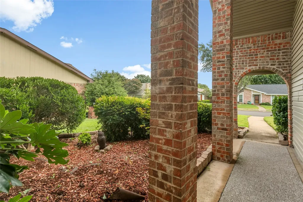 3302 Ivanhoe Lane Garland TX 75044
