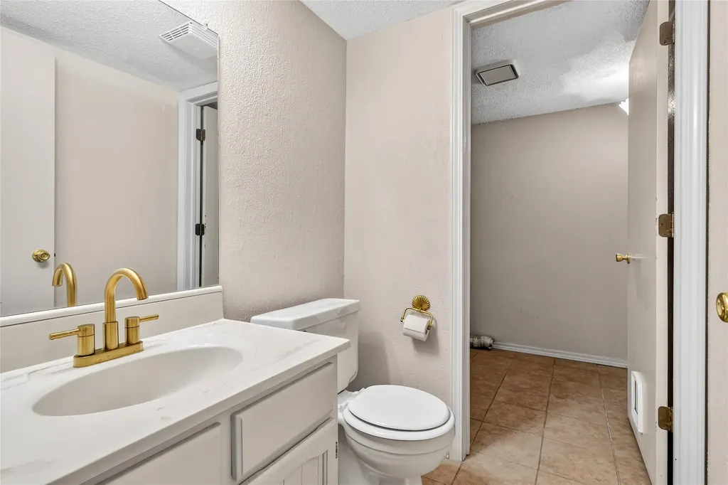 3302 Ivanhoe Lane Garland TX 75044