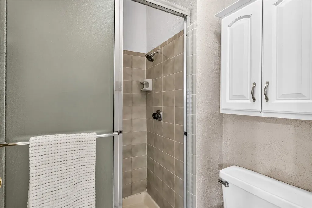 3302 Ivanhoe Lane Garland TX 75044