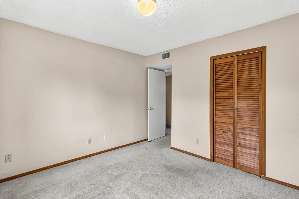 3302 Ivanhoe Lane Garland TX 75044