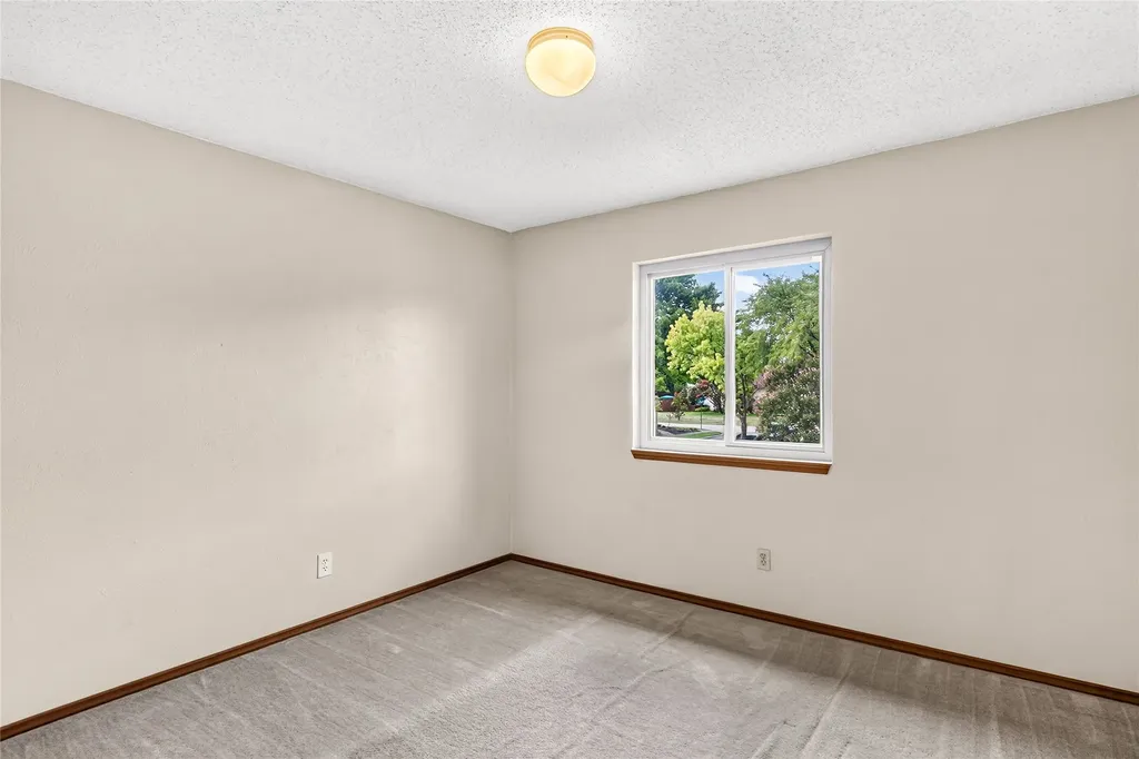 3302 Ivanhoe Lane Garland TX 75044