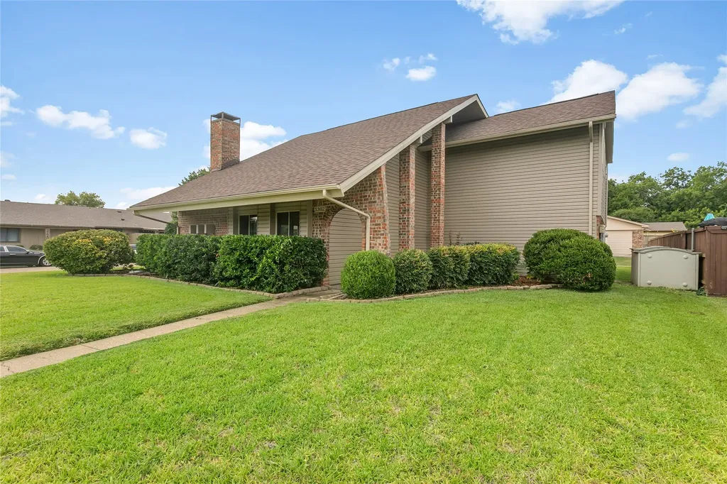 3302 Ivanhoe Lane Garland TX 75044