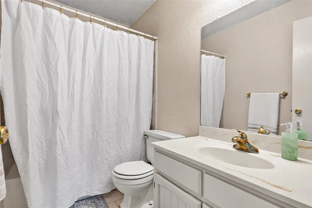 3302 Ivanhoe Lane Garland TX 75044