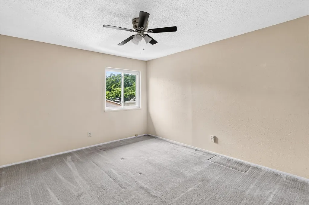 3302 Ivanhoe Lane Garland TX 75044