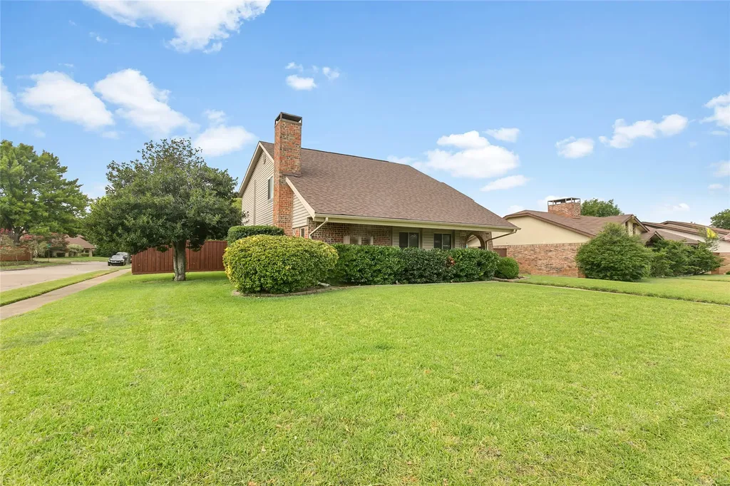 3302 Ivanhoe Lane Garland TX 75044