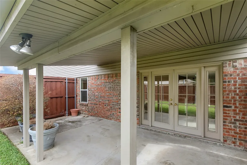 3302 Ivanhoe Lane Garland TX 75044