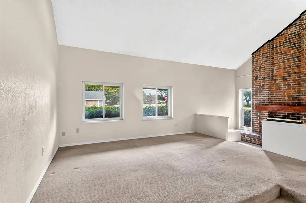3302 Ivanhoe Lane Garland TX 75044