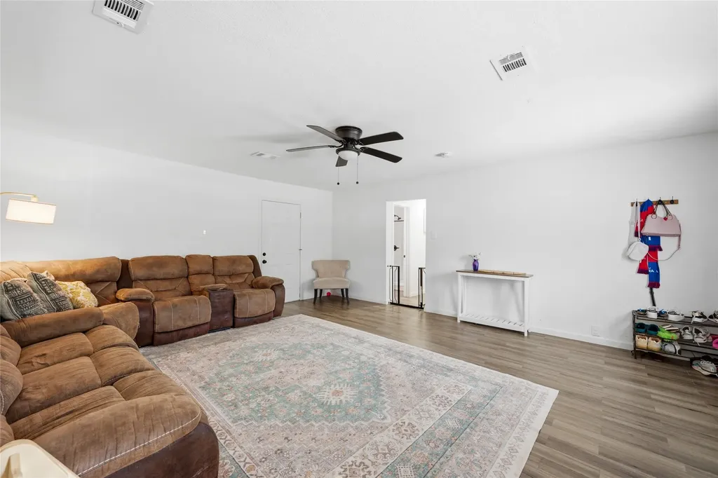 135 Mannington Drive Dallas TX 75232