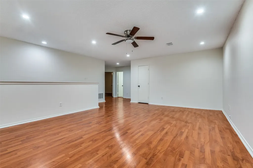 1122 Mazourka Drive Arlington TX 76001